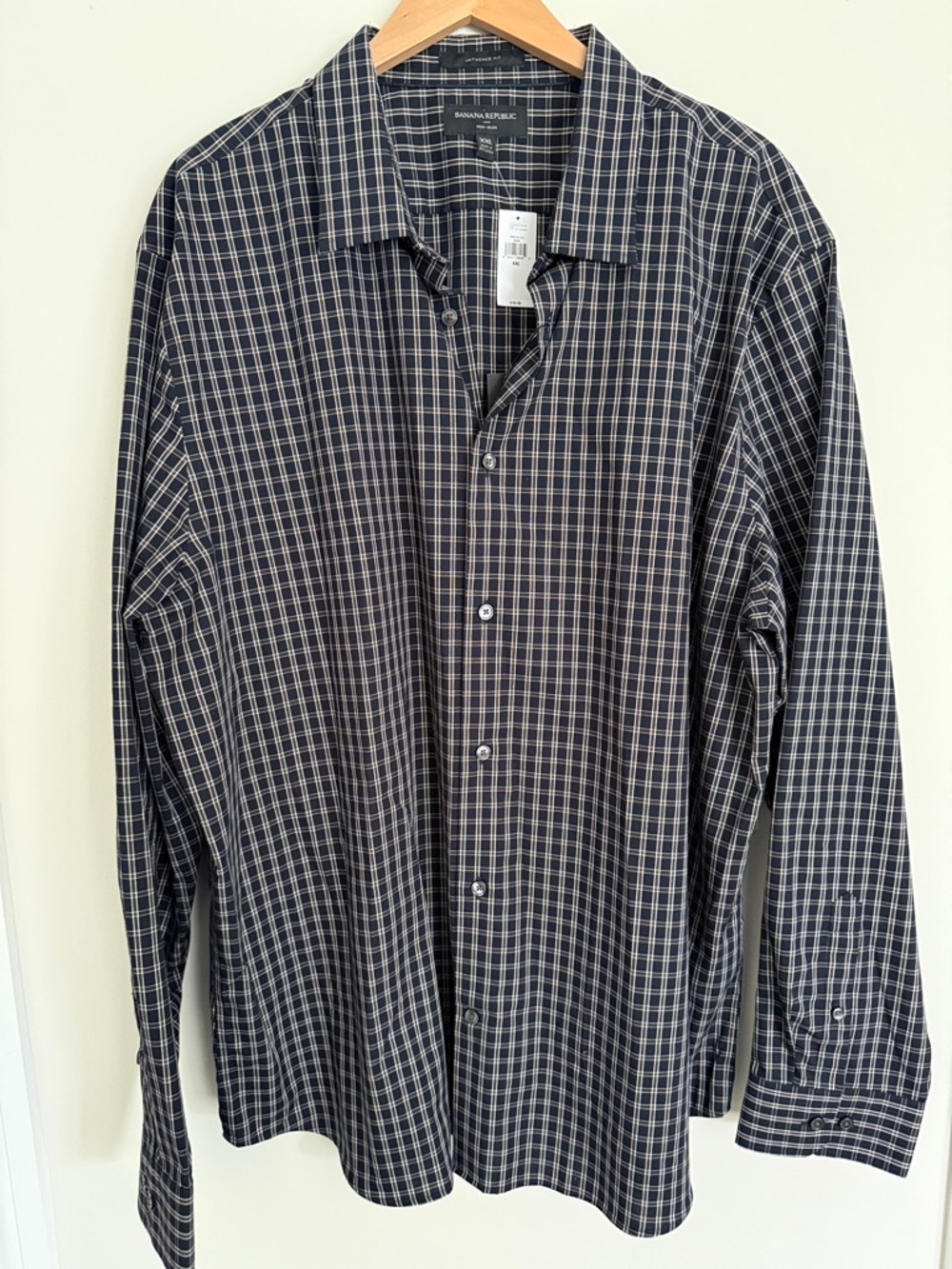 Banana Republic Men's Black and White Plaid Button-Down Shirt